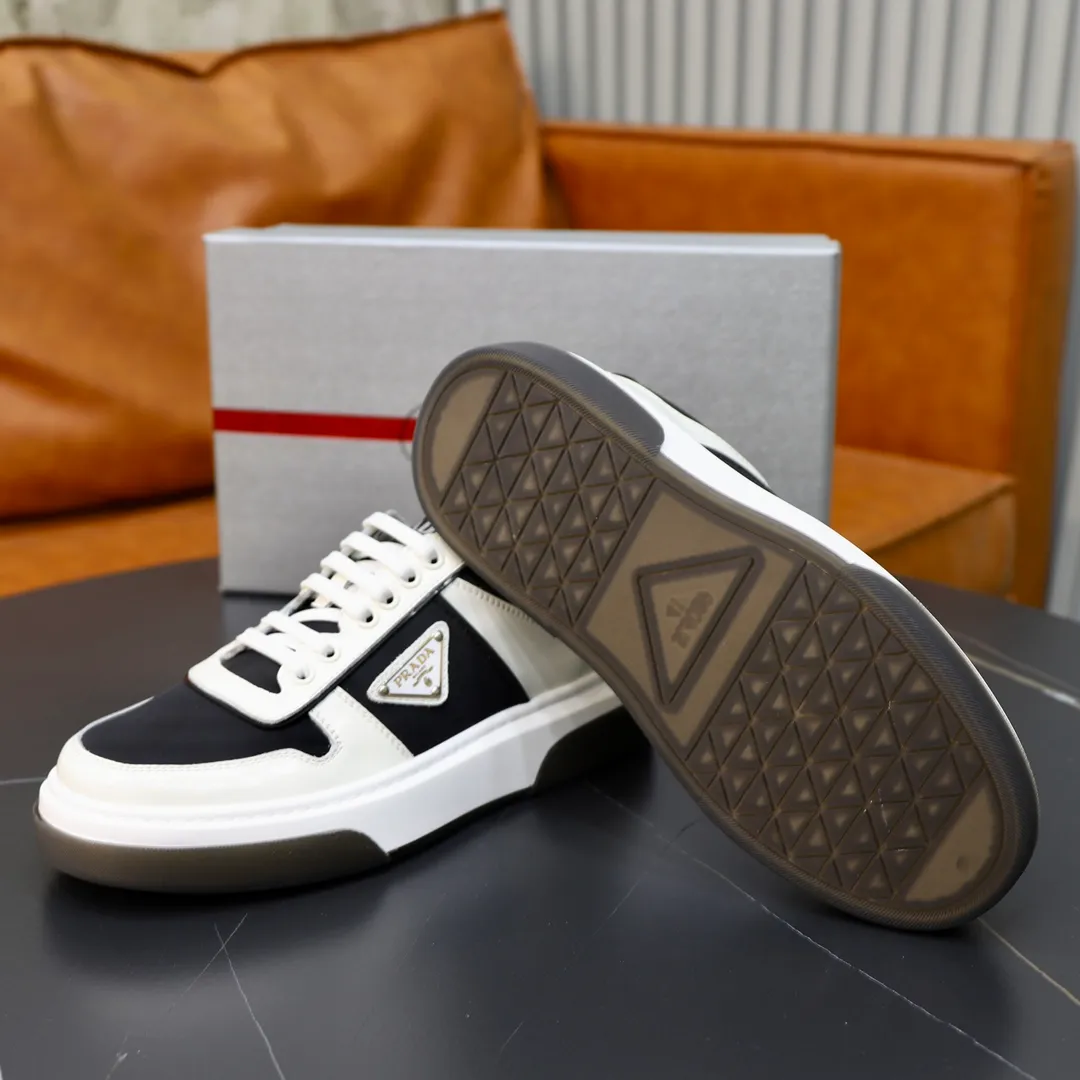 Factory price: 720 top original order Brand: PRADA (Prada) Standard code: Men's size 38/44 (45 can be customized) Grade: Same as the official website Material: Original cowhide, cowhide lining, original combination two-color wear-resistant soft outsole Style category: casual sports version, young fashion, European and American trend, British style Color: actual picture color